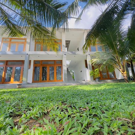 Hotel New Ocean Breeze Madiha Matara Exterior foto