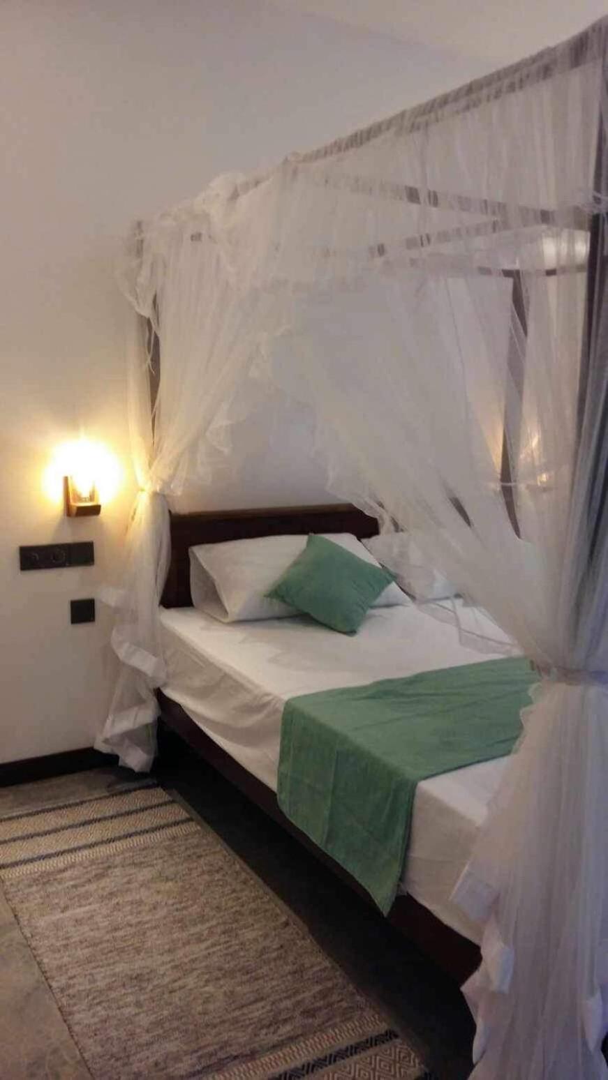 Hotel New Ocean Breeze Madiha Matara Exterior foto