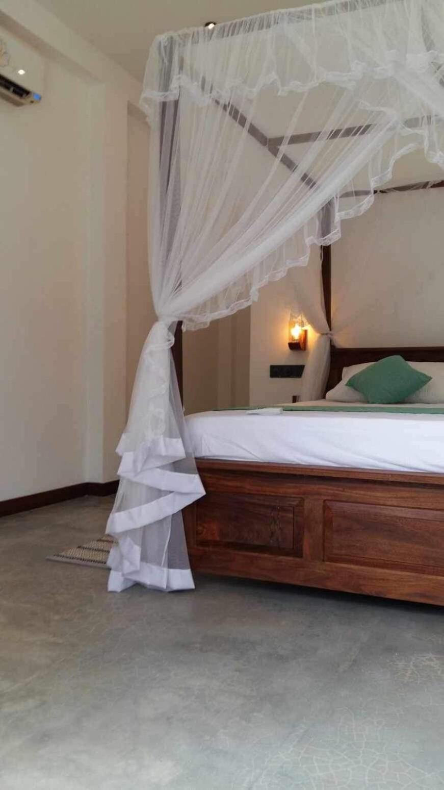 Hotel New Ocean Breeze Madiha Matara Exterior foto
