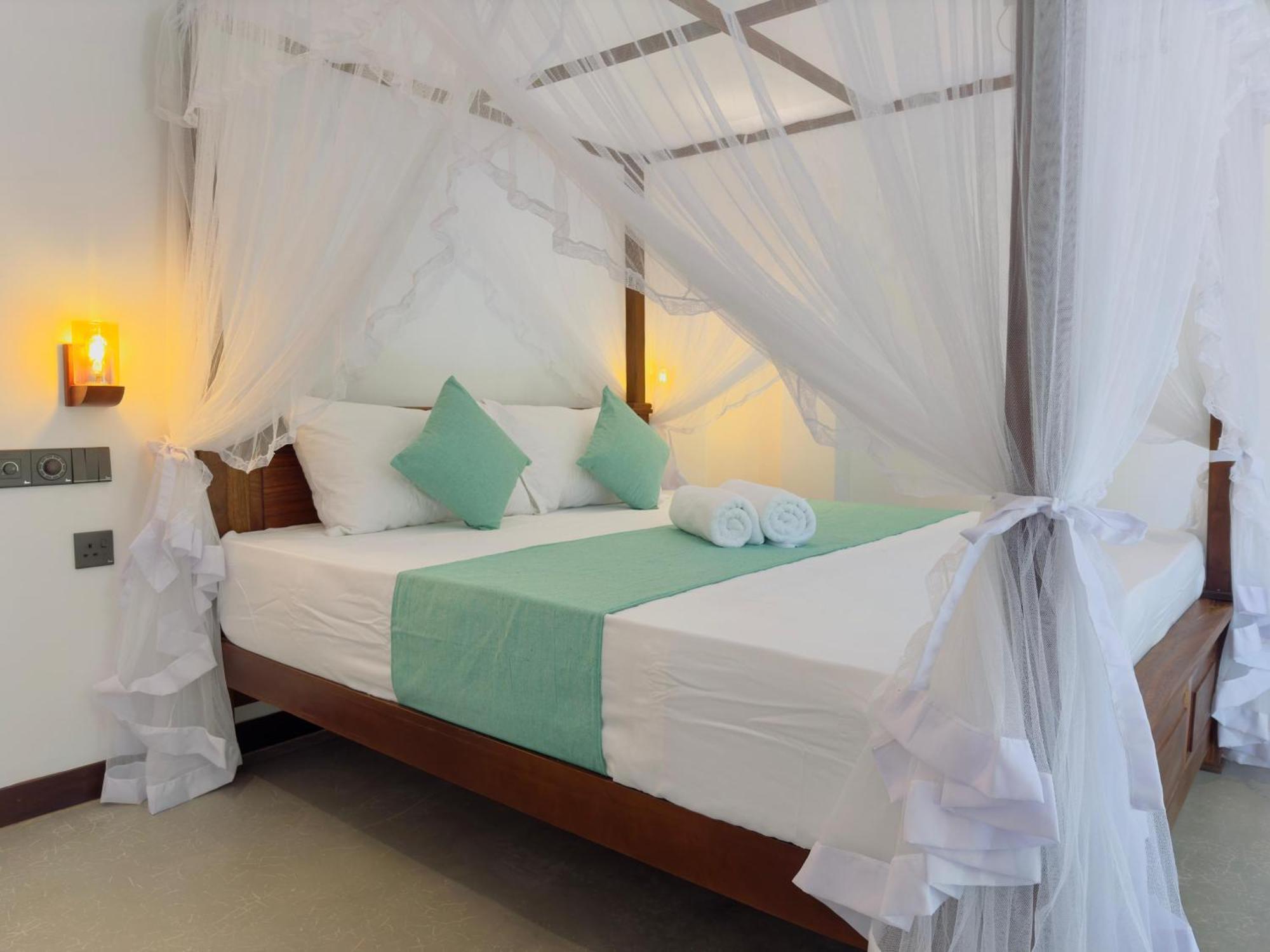 Hotel New Ocean Breeze Madiha Matara Exterior foto