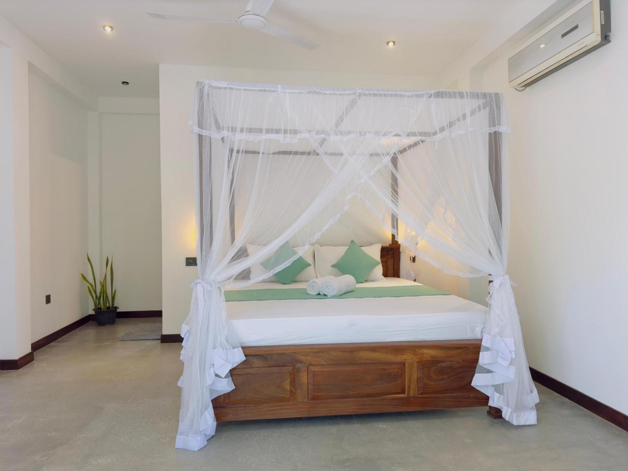 Hotel New Ocean Breeze Madiha Matara Exterior foto